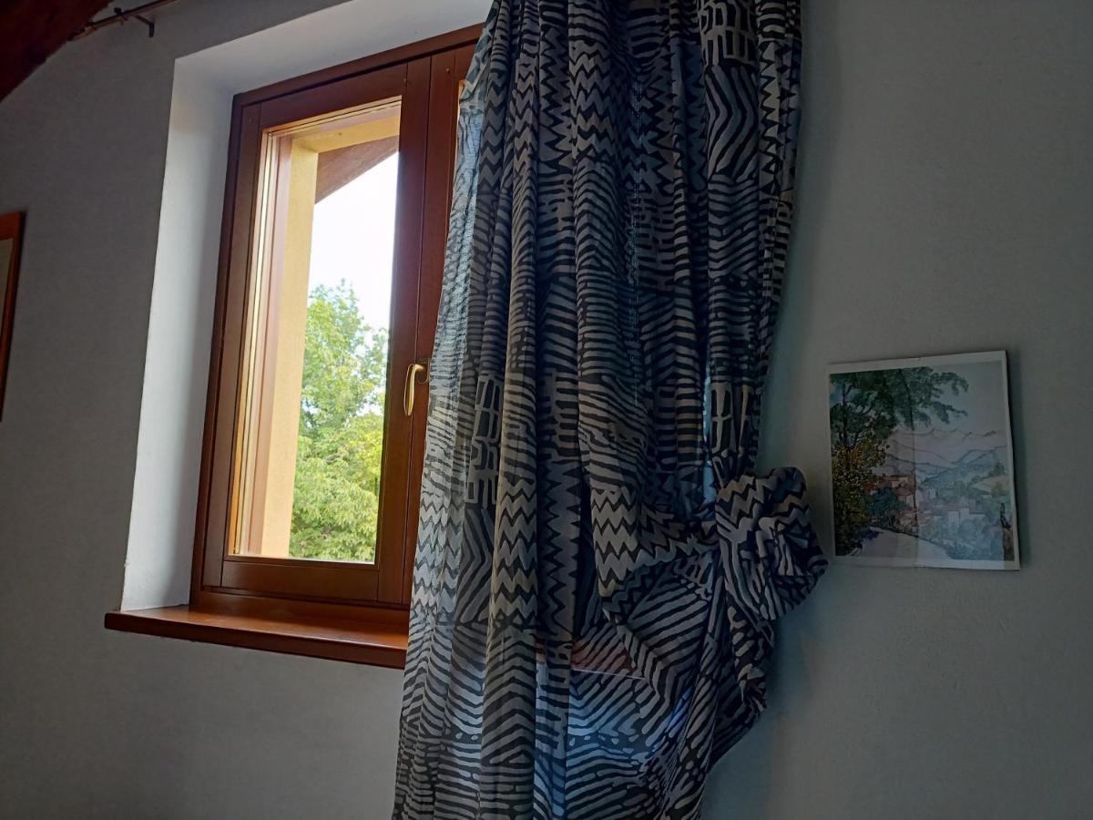 Vite Dipinte 1 Bilocale In Langa Apartman Novello Kültér fotó