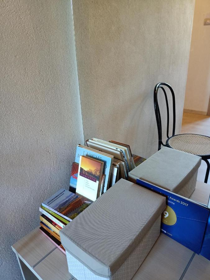 Vite Dipinte 1 Bilocale In Langa Apartman Novello Kültér fotó