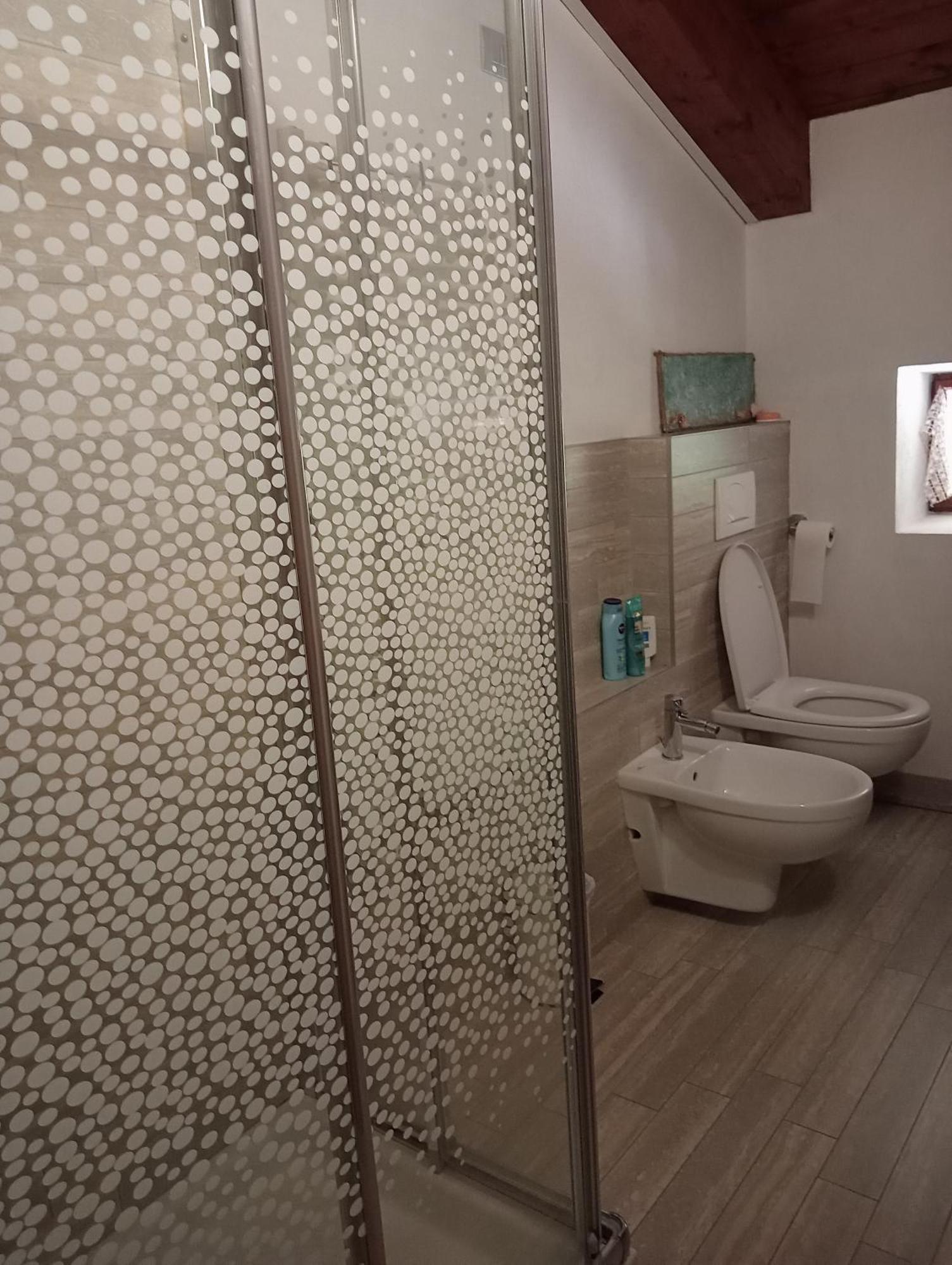 Vite Dipinte 1 Bilocale In Langa Apartman Novello Kültér fotó
