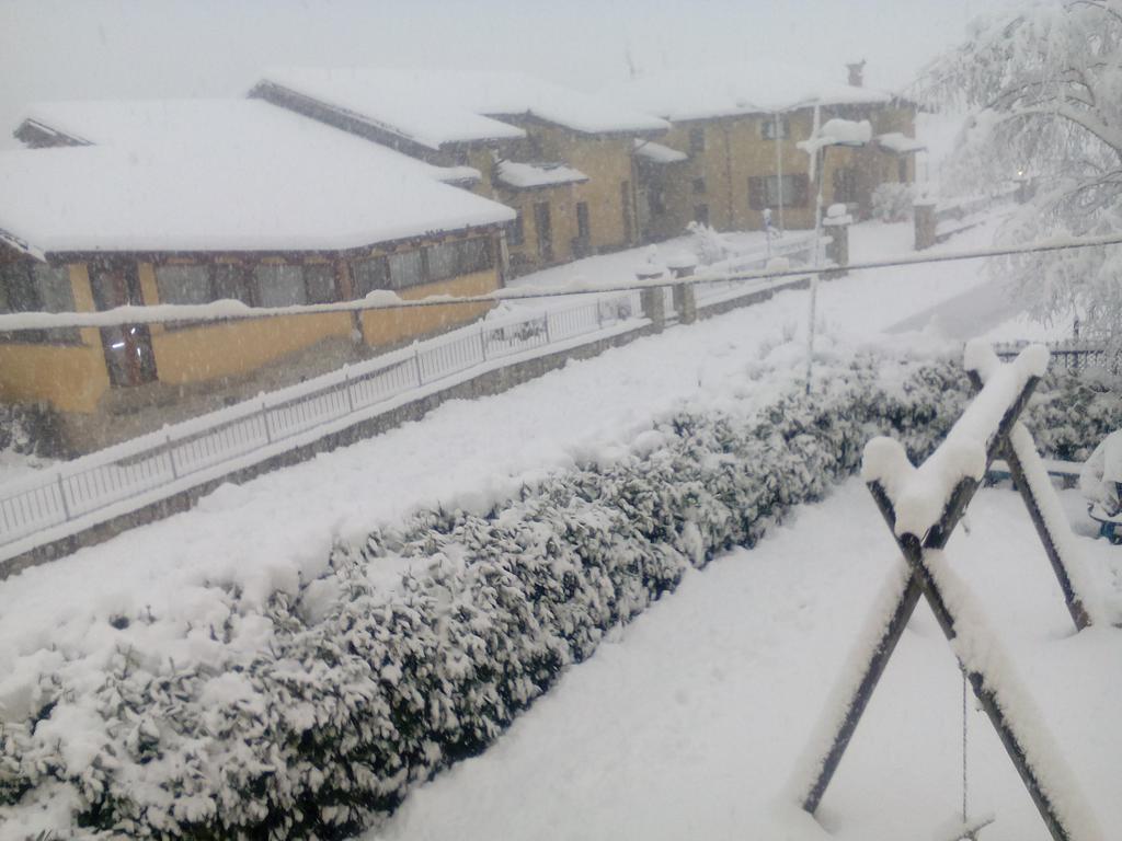 Vite Dipinte 1 Bilocale In Langa Apartman Novello Kültér fotó